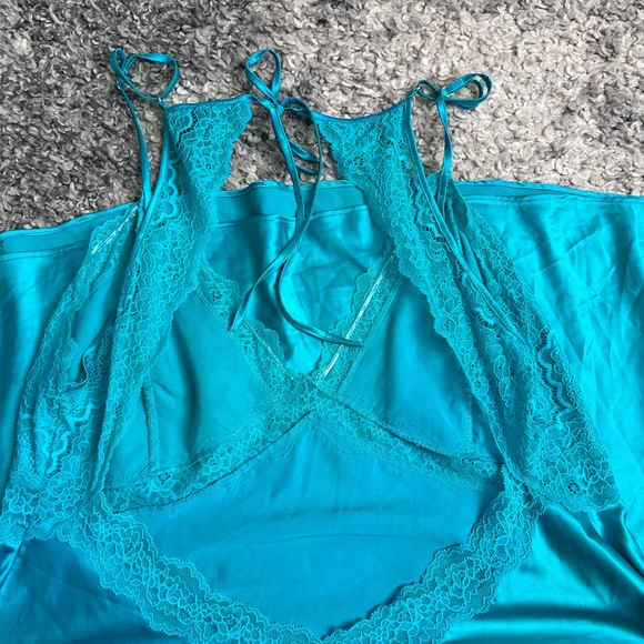 Lingerie - Picture 2 of 5